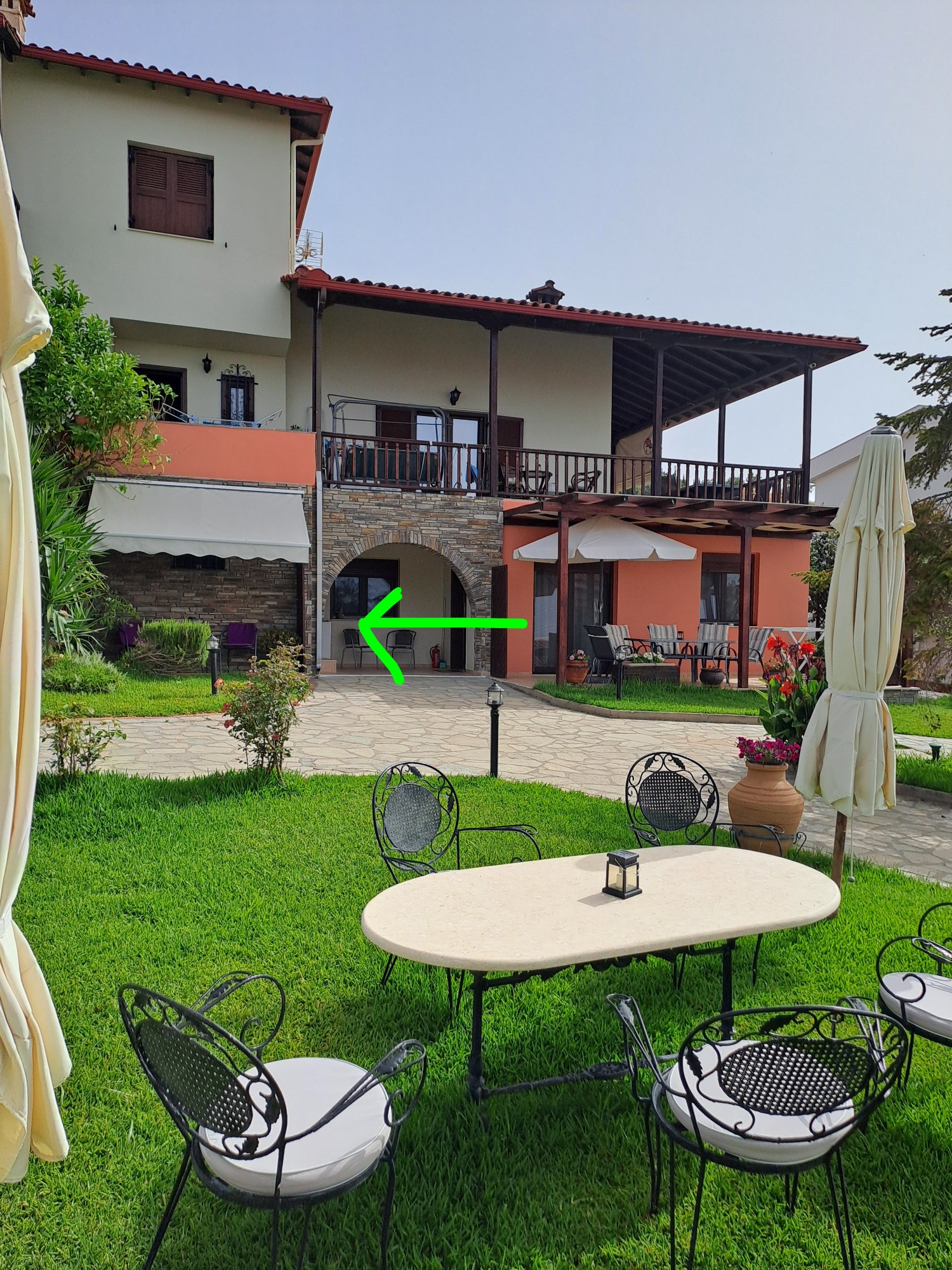 Στούντιο Θάλεια(Sunday's family house)